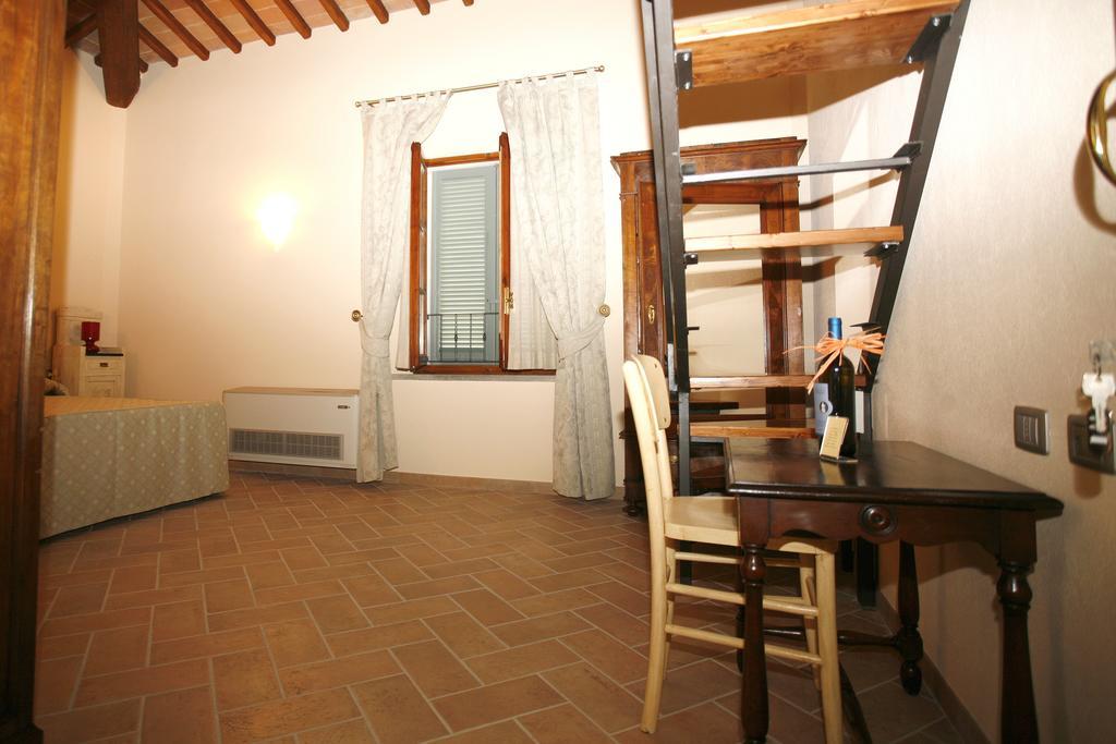 Bacco A Petroio Villa Vinci Room photo